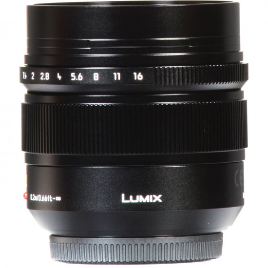 Об'єктив Panasonic Leica DG Summilux 12 мм f/1.4 ASPH. (H-X012E) Об'єктив Panasonic Leica DG Summilux 12 мм f/1.4 ASPH. (H-X012E)
