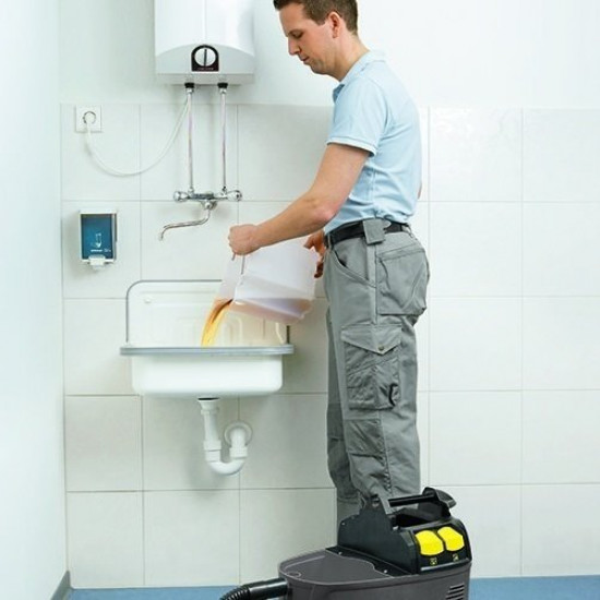 Моющий пылесос Karcher Puzzi 8/1 C hand nozzle (1.100-225.0) Моющий пылесос Karcher Puzzi 8/1 C hand nozzle (1.100-225.0)