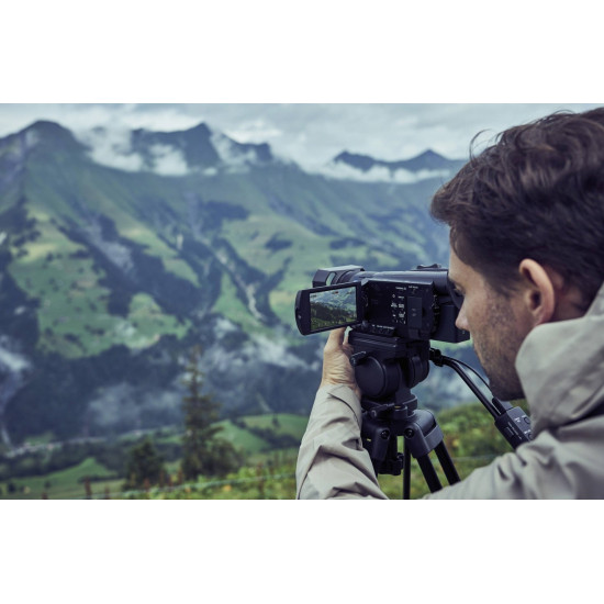 Видеокамера SONY FDR-AX700 Black (FDRAX700B.CEE) Видеокамера SONY FDR-AX700 Black (FDRAX700B.CEE)