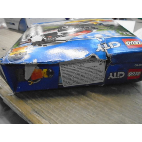 Конструктор LEGO City Приключения на байдарках (60240) Конструктор LEGO City Приключения на байдарках (60240)
