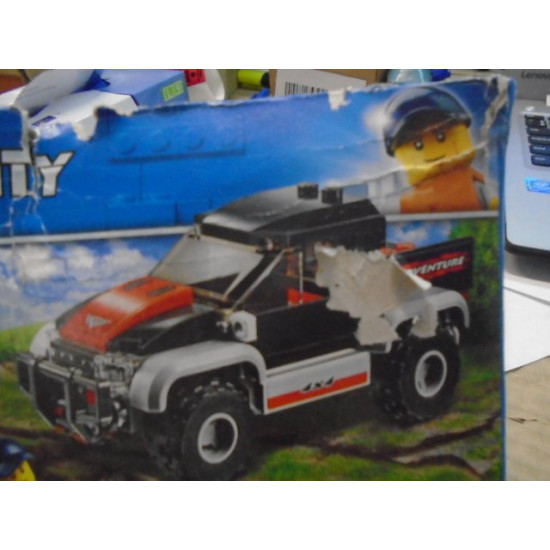 Конструктор LEGO City Приключения на байдарках (60240) Конструктор LEGO City Приключения на байдарках (60240)