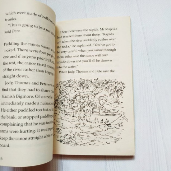 Children's book in English Mr Majeika and the School Trip - H. Carpenter Used Children's book in English Mr Majeika and the School Trip - H. Carpenter Used