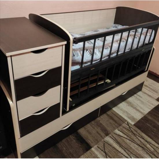 Transformable crib (cradle, teenage bed, cabinet, drawers, desk). Beech+chipboard. Transformable crib (cradle, teenage bed, cabinet, drawers, desk). Beech+chipboard.