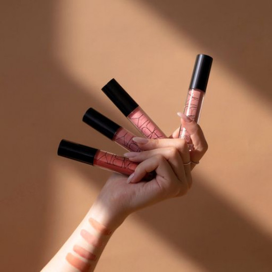 Блиск для губ Belor Design Party Lip Gloss 10 полуниця з вершками, 4.2 г Блиск для губ Belor Design Party Lip Gloss 10 полуниця з вершками, 4.2 г
