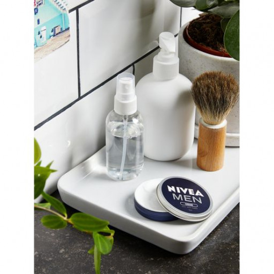 The face cream for sensitive skin of NIVEA MEN which is intensively moisturizing 75 ml The face cream for sensitive skin of NIVEA MEN which is intensively moisturizing 75 ml