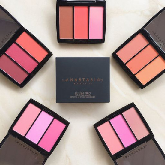 Palette of blush for the person Anastasia Beverly Hills Blush Trio Cocktail Party, 9 g Palette of blush for the person Anastasia Beverly Hills Blush Trio Cocktail Party, 9 g