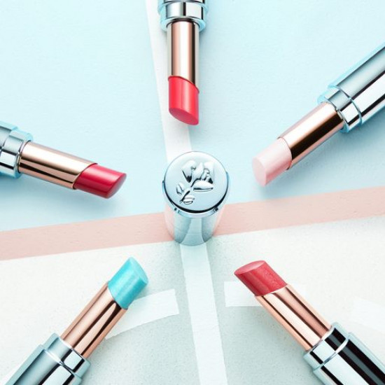 The shining balm with visual effect of increase in lips of Lancôme L'Absolu Mademoiselle Balm, 006 Cosy Cranberry, 3.2 g The shining balm with visual effect of increase in lips of Lancôme L'Absolu Mademoiselle Balm, 006 Cosy Cranberry, 3.2 g