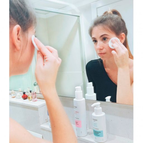 Засіб для зняття водостійкого макіяжу з очей Numee Glow Up Wipe Away Waterproof Eye Make-Up Remover, 125 мл Засіб для зняття водостійкого макіяжу з очей Numee Glow Up Wipe Away Waterproof Eye Make-Up Remover, 125 мл