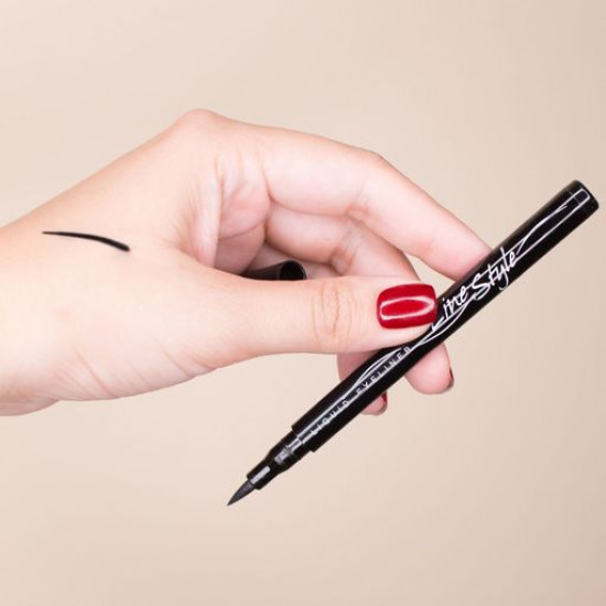 Resistant eyeliner felt-tip pen for eyes of Belor Design Line Style 01, 1.7 g Resistant eyeliner felt-tip pen for eyes of Belor Design Line Style 01, 1.7 g
