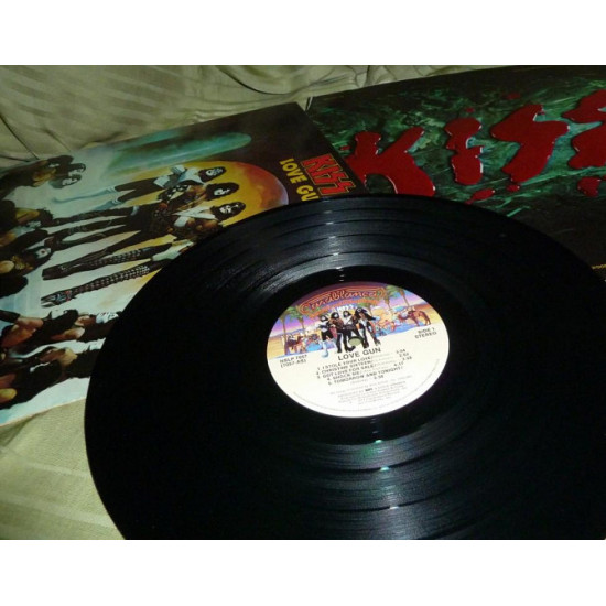 KISS LOVE GUN 1977 Casablanca US VG ++ / EX KISS LOVE GUN 1977 Casablanca US VG ++ / EX